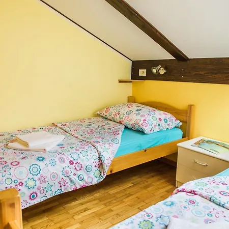 Apartmaji Kuscar Volce