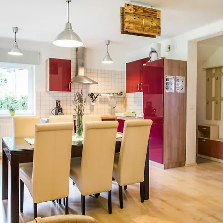 Apartmaji Kuscar *