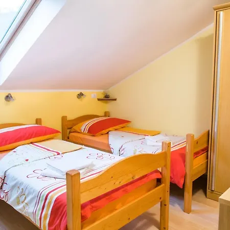 Apartmaji Kuscar Volce
